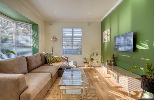 Windermere Apartment | Hampton Collection - Stylish 3 Sleeper Serviced Apartment with Pool