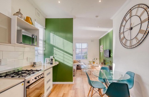 Windermere Apartment | Hampton Collection - Stylish 3 Sleeper Serviced Apartment with Pool