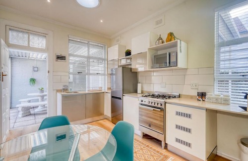 Windermere Apartment | Hampton Collection - Stylish 3 Sleeper Serviced Apartment with Pool