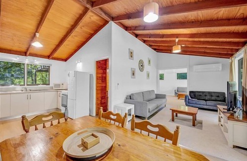 Bright Apartment | Hampton Cottage, Bright