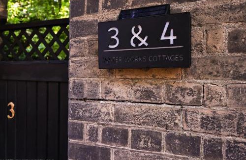 Richmond-upon-Thames Villa | Hampton Court Cottage