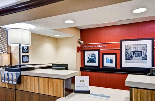 Newtonville Hotel | Hampton Inn Albany-Wolf Road