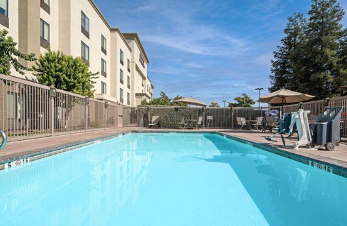 Bakersfield Hotel | Hampton Inn and Suites Bakersfield/Highway 58