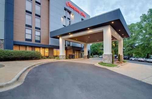 Crestline Heights Hotel | Hampton Inn Birmingham-Colonnade 280