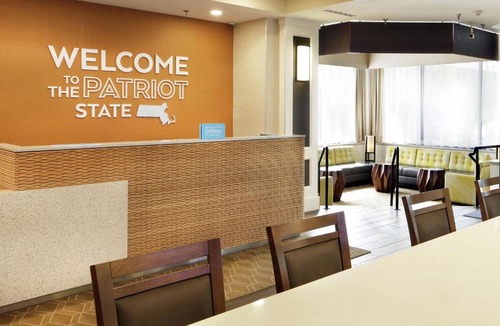 Natick Hotel | Hampton Inn Boston-Natick