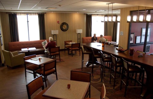 Burlington Hotel | Hampton Inn - Burlington