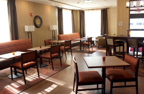 Burlington Hotel | Hampton Inn - Burlington