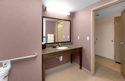Homeacre-Lyndora Hotel | Hampton Inn Butler