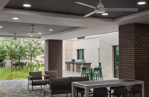 Holly Hotel | Hampton Inn by Hilton Austin Downtown East Side