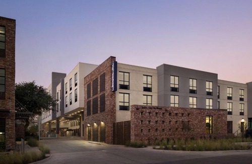 Holly Hotel | Hampton Inn by Hilton Austin Downtown East Side