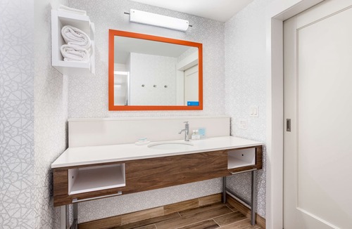 Bedford Hotel | Hampton Inn by Hilton Bedford