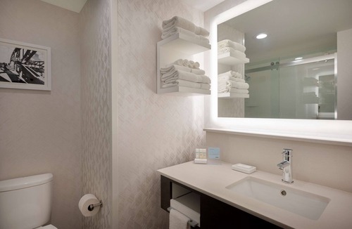 East Cambridge Hotel | Hampton Inn by Hilton Boston/Cambridge