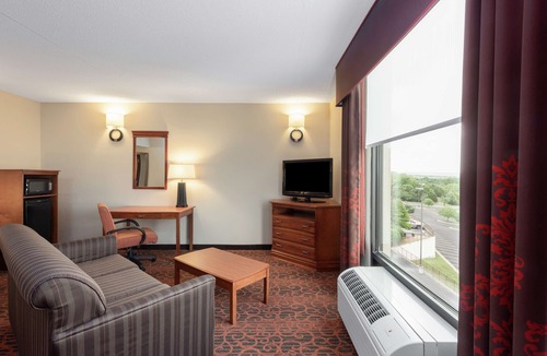 Branson Theater District Hotel | Hampton Inn by Hilton Branson on the Strip
