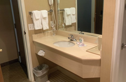 Chelsea Hotel | Hampton Inn by Hilton Chelsea