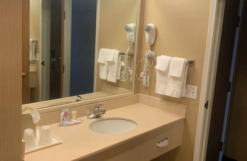 Chelsea Hotel | Hampton Inn by Hilton Chelsea