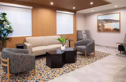 East Side Costa Mesa Hotel | Hampton Inn by Hilton Costa Mesa Newport Beach