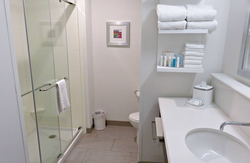 Dearborn Hotel | Hampton Inn by Hilton Detroit Dearborn