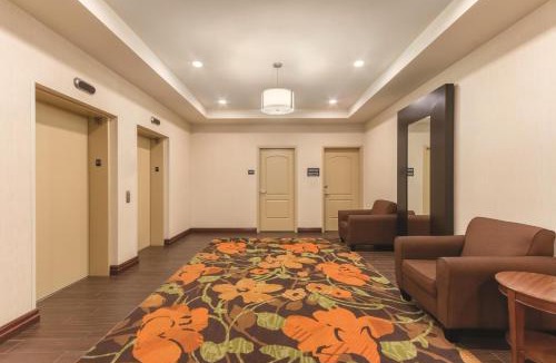 Southeast Edmonton Hotel | Hampton Inn by Hilton Edmonton South