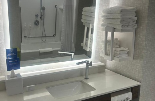 Kingston Hotel | Hampton Inn By Hilton Kingston