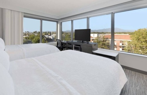 Lake Forest Hotel | Hampton Inn by Hilton Irvine Spectrum/Lake Forest