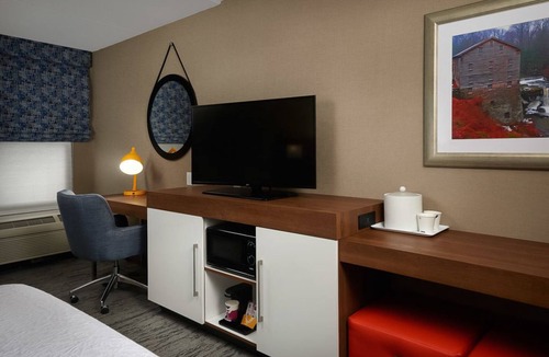Austintown Hotel | Hampton Inn by Hilton Youngstown-West I-80