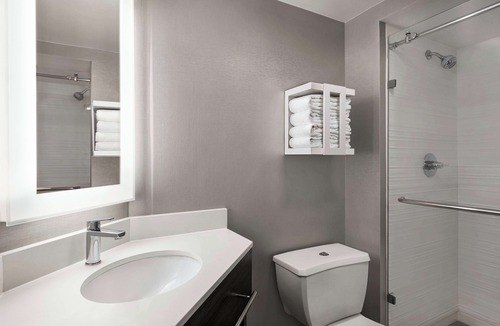 Schiller Park Hotel | Hampton Inn Chicago-O'Hare International Airport