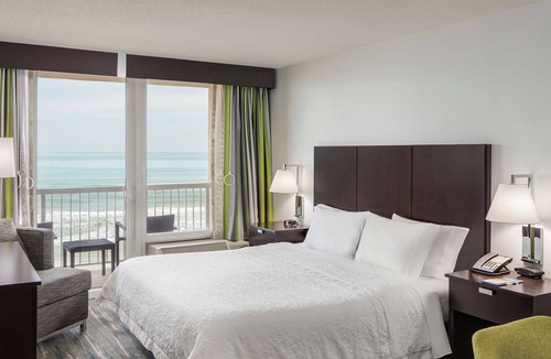 Daytona Beach Hotel | Hampton Inn Daytona Beach/Beachfront