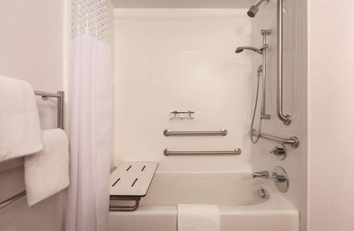 Greater South Side Hotel | Hampton Inn Des Moines-Airport