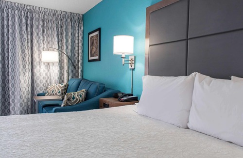Douglas Hotel | Hampton Inn Douglas