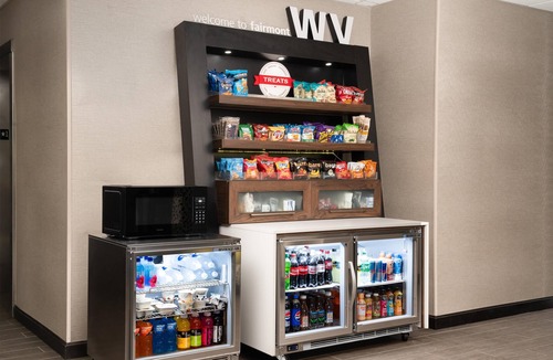 Kingmont Hotel | Hampton Inn Fairmont
