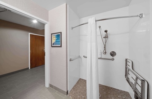 Franklin Hotel | Hampton Inn Franklin/Milford
