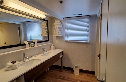 Hillsville Hotel | Hampton Inn Hillsville