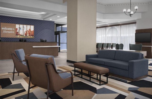 Wholesale District Hotel | Hampton Inn Indianapolis Downtown Across from Circle Centre