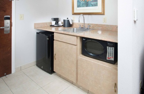 Linden Hotel | Hampton Inn Linden
