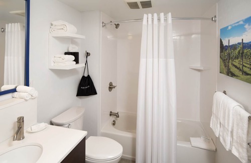 Commack Hotel | Hampton Inn Long Island/Commack
