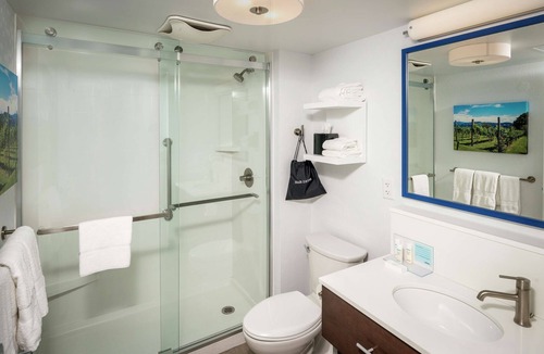Commack Hotel | Hampton Inn Long Island/Commack