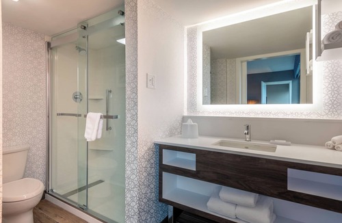 Manchester Hotel | Hampton Inn Manchester Downtown