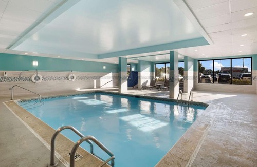 McHenry Hotel | Hampton Inn McHenry