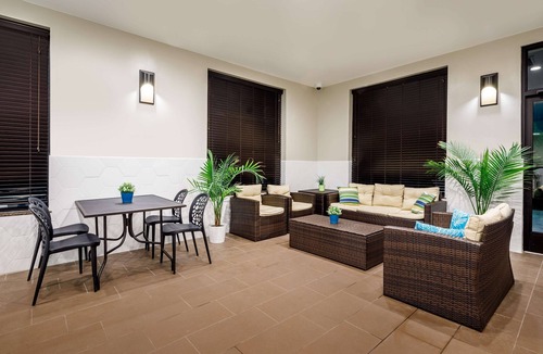 Fort Lee - Paramus Hotel | Hampton Inn Paramus