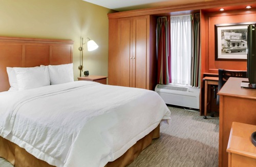 Moon Township Hotel | Hampton Inn Pittsburgh-Airport