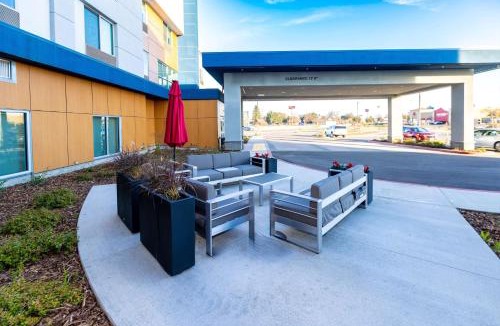 Selma Hotel | Hampton Inn Selma, Ca