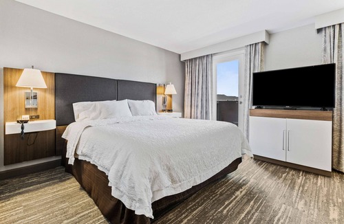 Colorado Springs Hotel | Hampton Inn & Suites Colorado Springs/Air Force Academy
