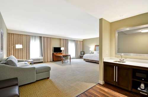 North Charleston Hotel | Hampton Inn & Suites Charleston Airport