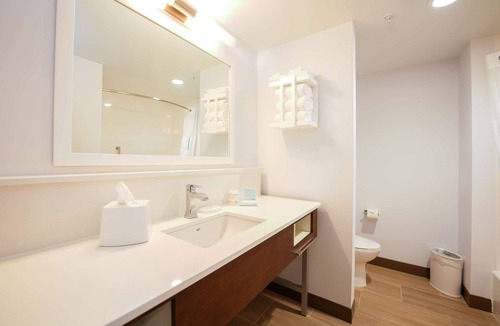 Heather Gardens Hotel | Hampton Inn & Suites Aurora South Denver