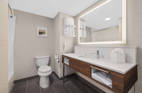 West Park Community Hotel | Hampton Inn & Suites Bakersfield Central