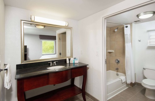Barrie Hotel | Hampton Inn & Suites Barrie