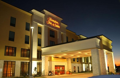 Bastrop Hotel | Hampton Inn & Suites Bastrop