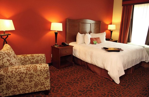 Bastrop Hotel | Hampton Inn & Suites Bastrop