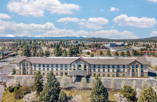 Southern Crossing Hotel | Hampton Inn & Suites Bend
