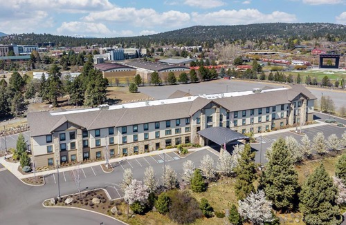 Southern Crossing Hotel | Hampton Inn & Suites Bend